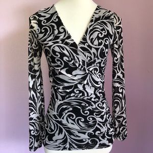 🟣INC Black & White Top